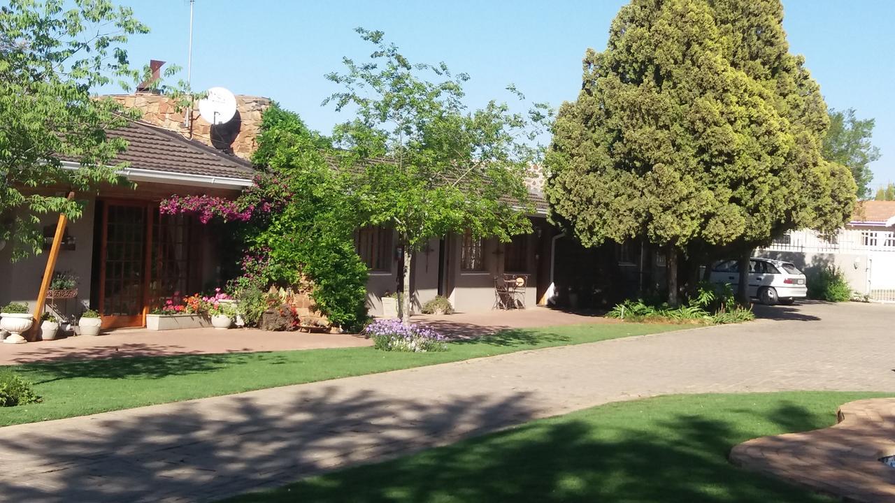 Lavender Lodge Vryburg Exterior foto