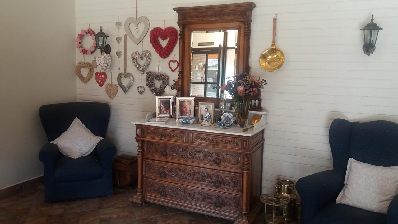 Lavender Lodge Vryburg Exterior foto