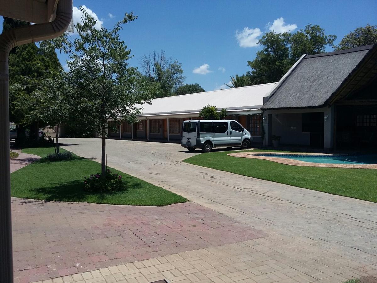 Lavender Lodge Vryburg Exterior foto