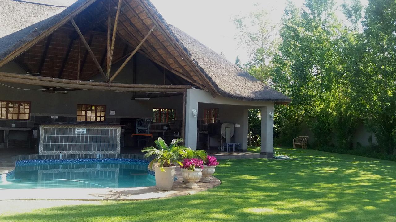 Lavender Lodge Vryburg Exterior foto